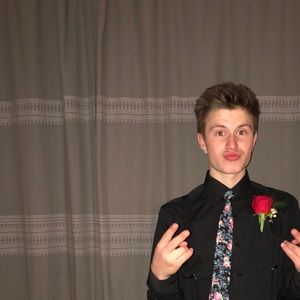 Meet your Posher, Max